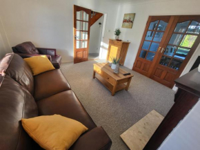 Kent Stays present this Spacious 3 bed home near to Eurotunnel Le Shuttle